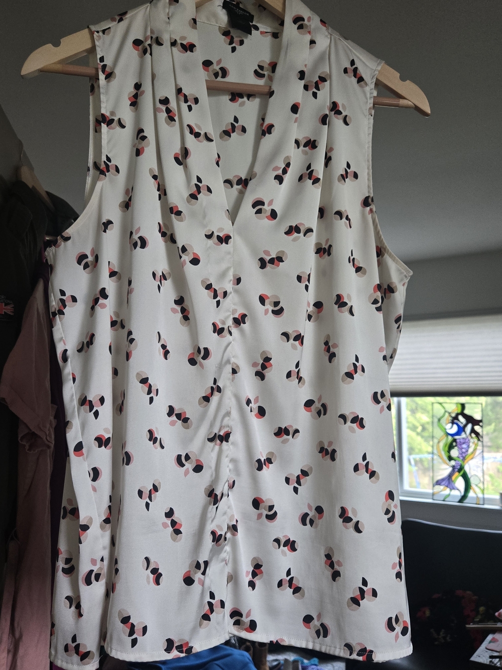 Ann Taylor Sleeveless V-Neck Abstract Print Blouse White Pink Black Size 10